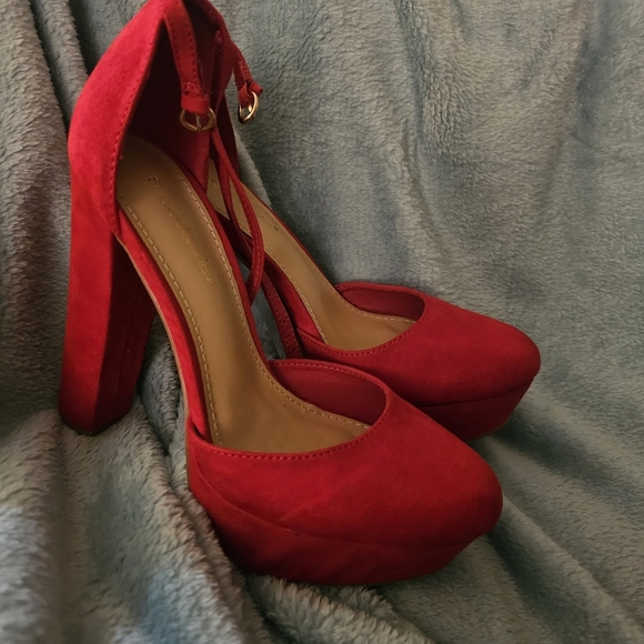 Shoe Dazzle Women's Red Platform Heels - Picture 2 of 15